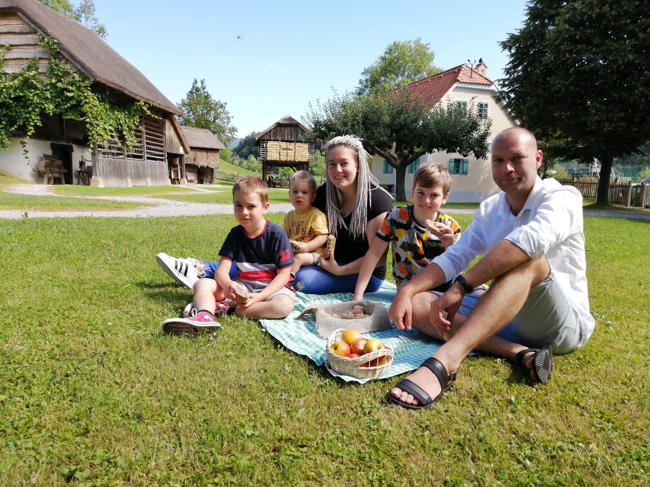 Družinski piknik v Muzeju na prostem Rogatec