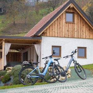 Vikend oddih Rogatec – glamping, jacuzzi, e-kolesa in razgled na Donačko goro