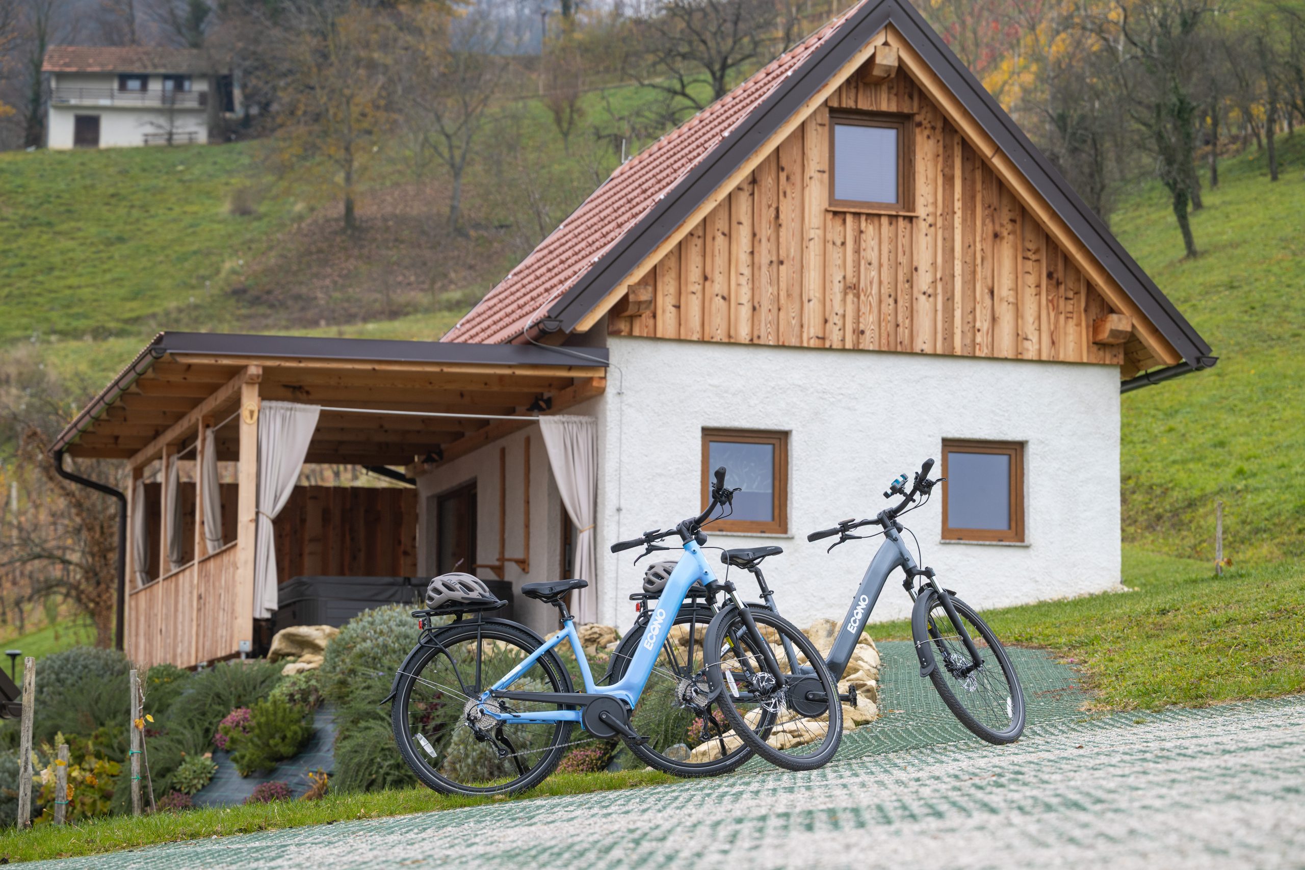Vikend oddih Rogatec – glamping, jacuzzi, e-kolesa in razgled na Donačko goro