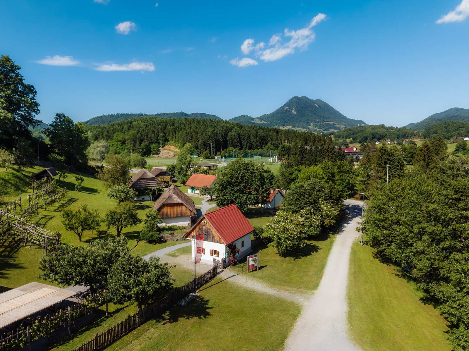 Vikend oddih Rogatec – glamping, jacuzzi, e-kolesa in razgled na Donačko goro - slika 4